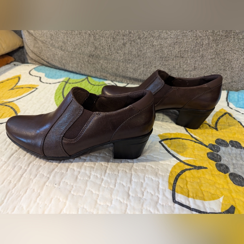 Clarks Womens Emslie Chelsea Slipon chunky heel comfy boot bootie ankle - Picture 4 of 12